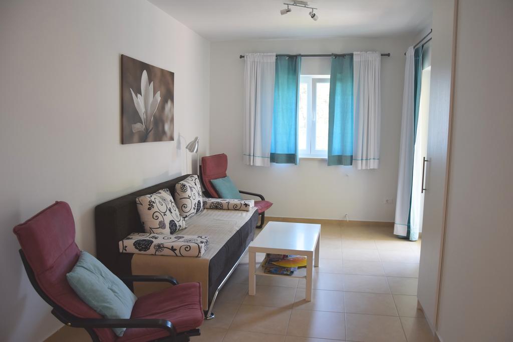 Apartments Sandra เบรอเซส ภายนอก รูปภาพ