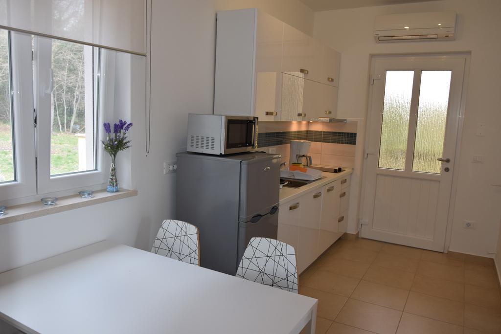 Apartments Sandra เบรอเซส ภายนอก รูปภาพ