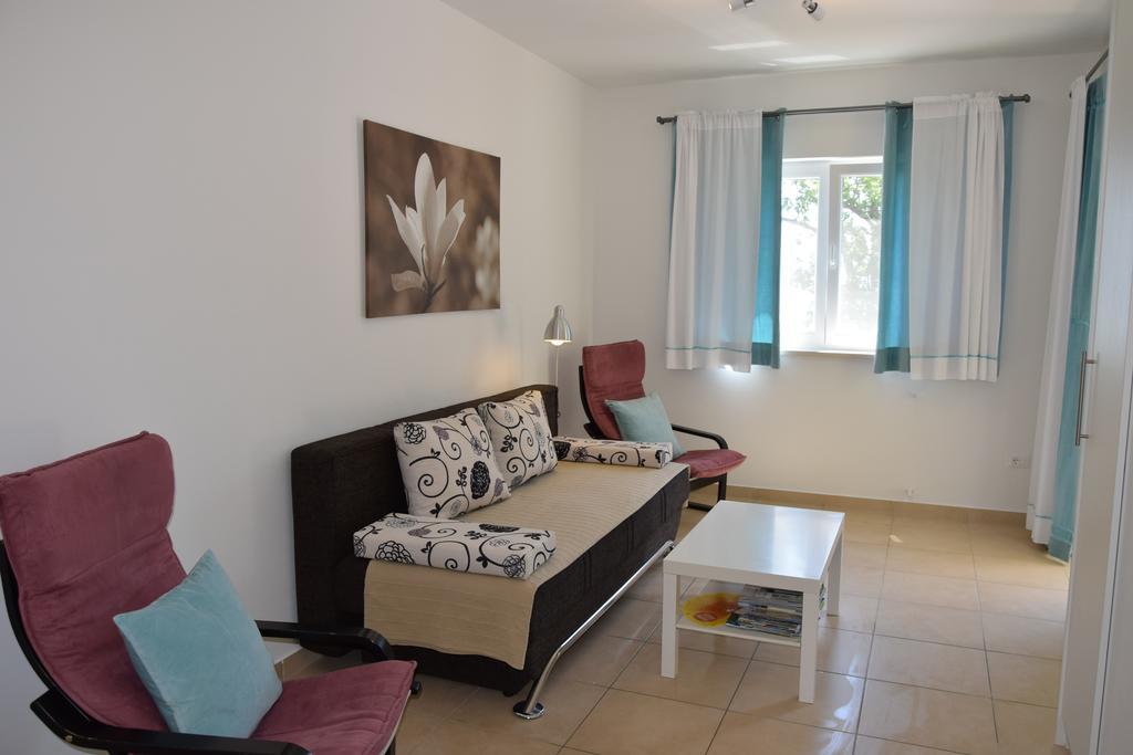 Apartments Sandra เบรอเซส ภายนอก รูปภาพ