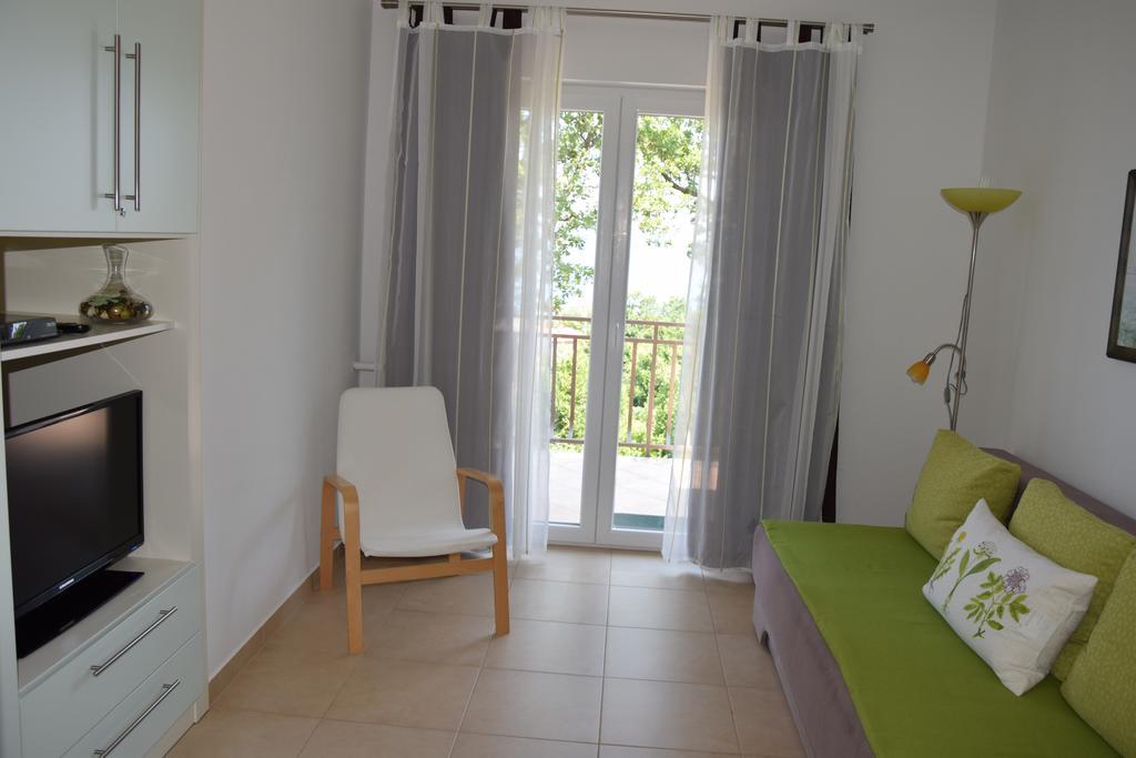Apartments Sandra เบรอเซส ภายนอก รูปภาพ
