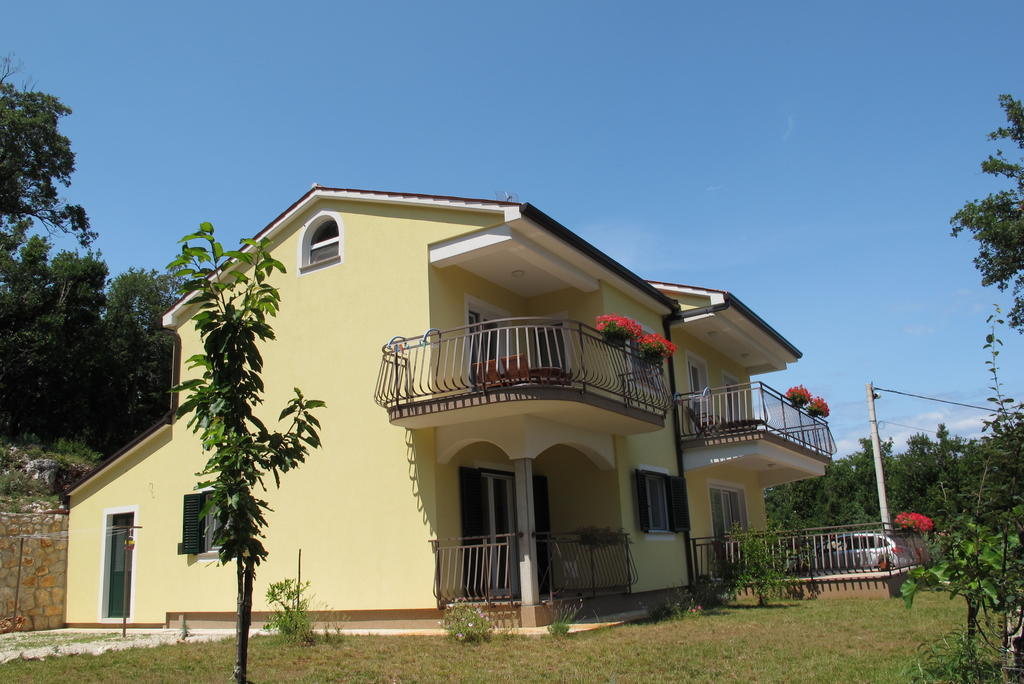 Apartments Sandra เบรอเซส ภายนอก รูปภาพ