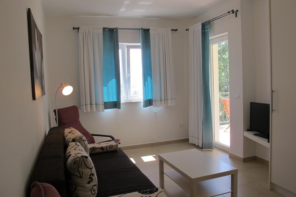 Apartments Sandra เบรอเซส ห้อง รูปภาพ